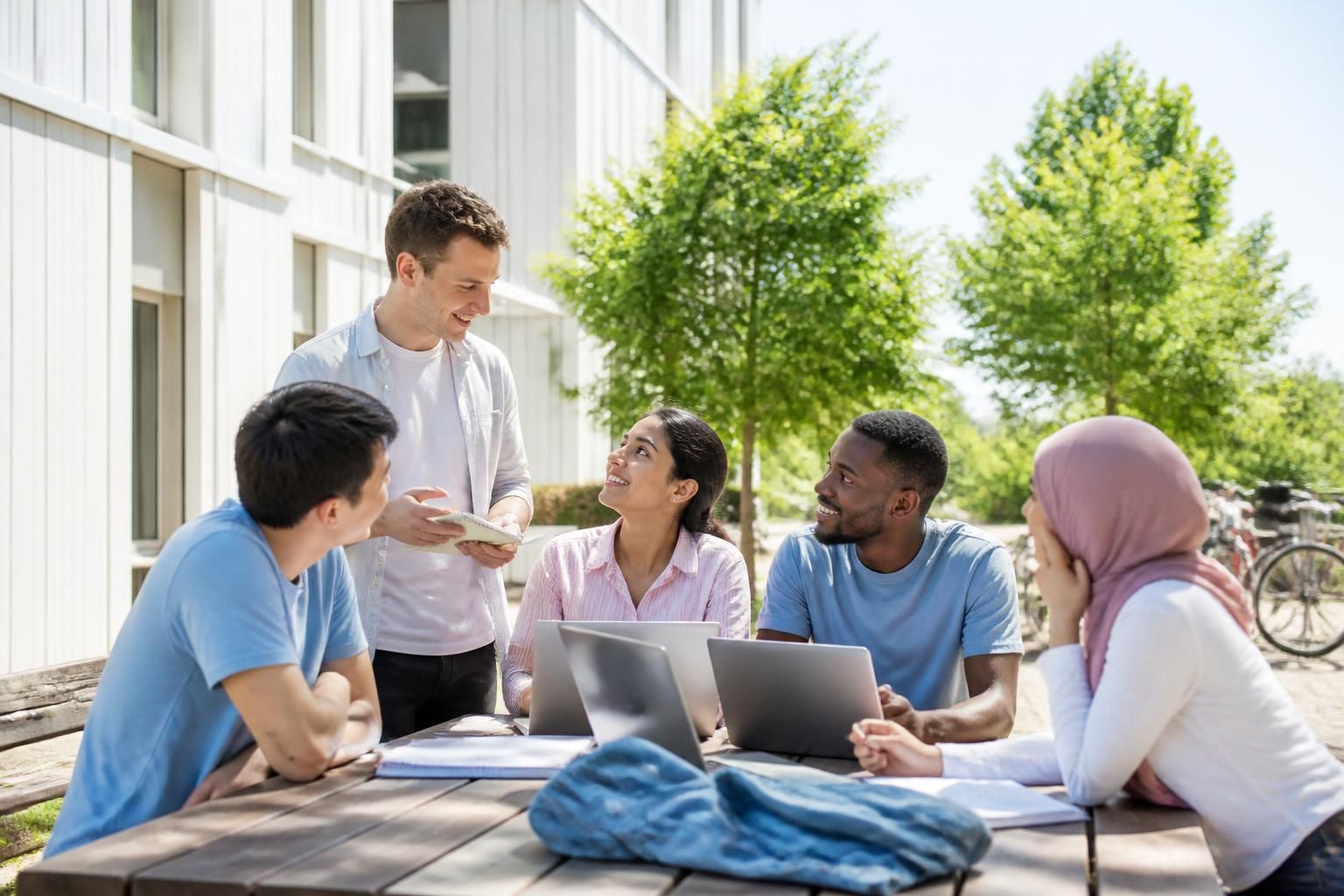 découvrez comment l'ent la rochelle simplifie la gestion administrative et académique pour les étudiants internationaux, en offrant des outils dédiés et un accès facile à toutes les ressources.