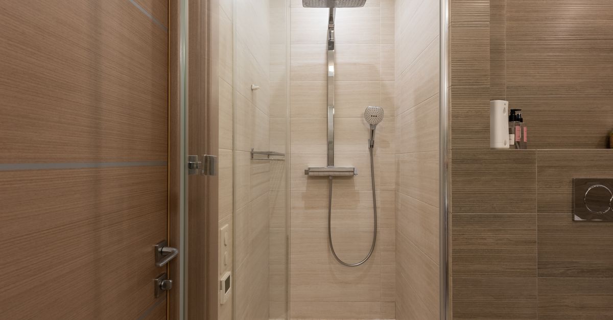 Paroi de douche cassée : qui paie les réparations ?